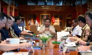 20250316230015-rapat-terbatas-kabinet-di-hambalang-minggu-1632025