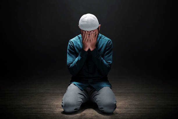 Muslim man praying in the mosque